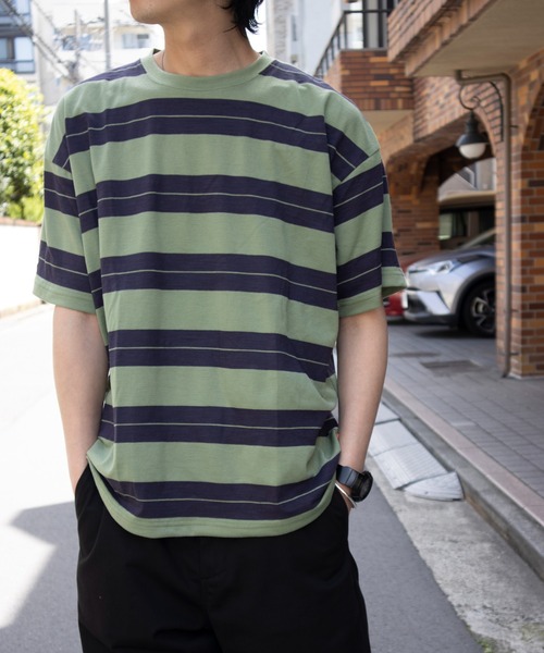 UNIVERSAL OVERALL（ユニバーサルオーバーオール）の「ボーダーTシャツ / BORDER OVER TEE（Tシャツ/カットソー・メンズ・ブラック×グリーン/グリーン系その他2/オレンジ系その他2・M/S/XL/L）」の3枚目の写真