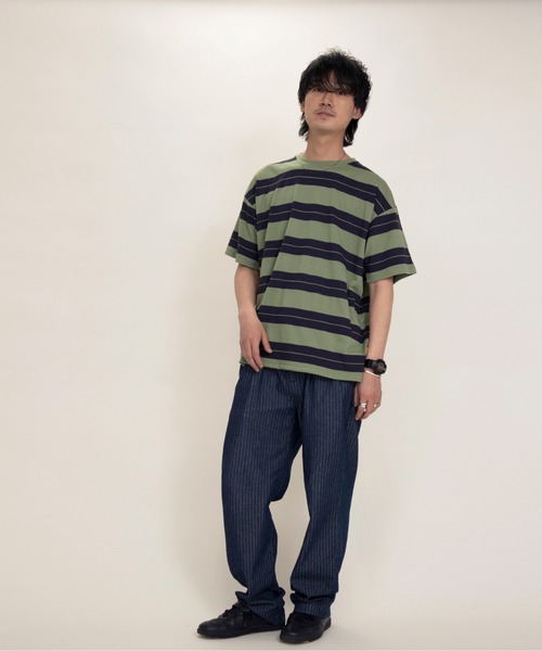 UNIVERSAL OVERALL（ユニバーサルオーバーオール）の「ボーダーTシャツ / BORDER OVER TEE（Tシャツ/カットソー・メンズ・ブラック×グリーン/グリーン系その他2/オレンジ系その他2・M/S/XL/L）」の7枚目の写真