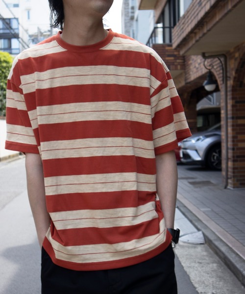 UNIVERSAL OVERALL（ユニバーサルオーバーオール）の「ボーダーTシャツ / BORDER OVER TEE（Tシャツ/カットソー・メンズ・ブラック×グリーン/グリーン系その他2/オレンジ系その他2・M/S/XL/L）」の5枚目の写真