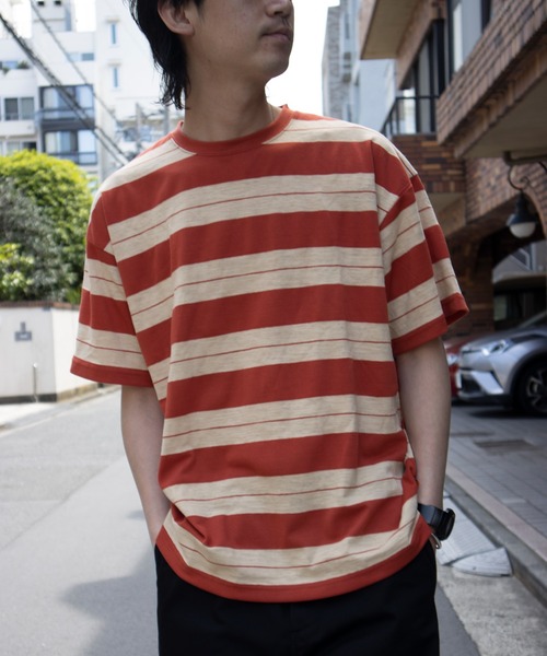UNIVERSAL OVERALL（ユニバーサルオーバーオール）の「ボーダーTシャツ / BORDER OVER TEE（Tシャツ/カットソー・メンズ・ブラック×グリーン/グリーン系その他2/オレンジ系その他2・M/S/XL/L）」の8枚目の写真