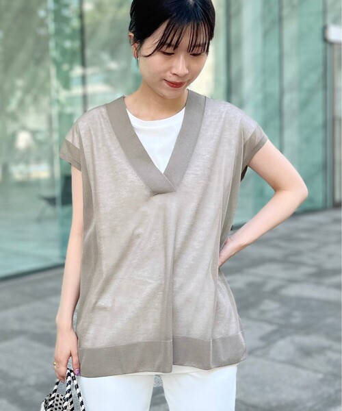 UNTITLED（アンタイトル）の「◆【1枚で決まる、2点セット／洗える】Vネックシアーニット レイヤードトップス（その他トップス・レディース・ネイビー/グレー系/ライトベージュ/グレー系その他・04/44/48/02/00）」の4枚目の写真