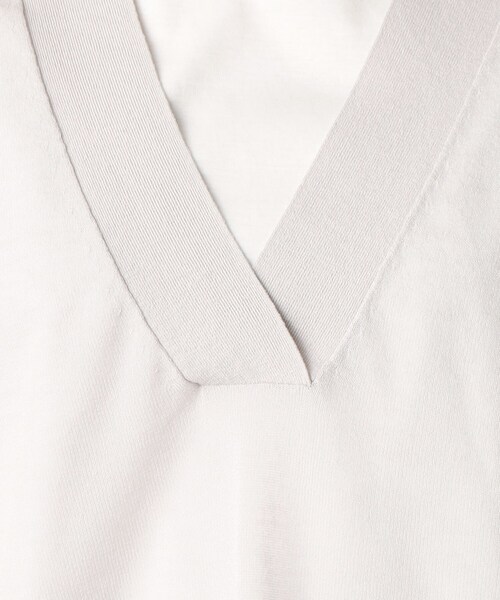 UNTITLED（アンタイトル）の「◆【1枚で決まる、2点セット／洗える】Vネックシアーニット レイヤードトップス（その他トップス・レディース・ネイビー/グレー系/ライトベージュ/グレー系その他・04/44/48/02/00）」の7枚目の写真