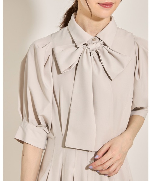 tocco closet（トッコ　クローゼット）の「２ＷＡＹボウタイリボン付きウエストタックバックレースアップワンピース（ワンピース・レディース・ベージュ系その他/グレイッシュブルー/ブラック・M）」の14枚目の写真