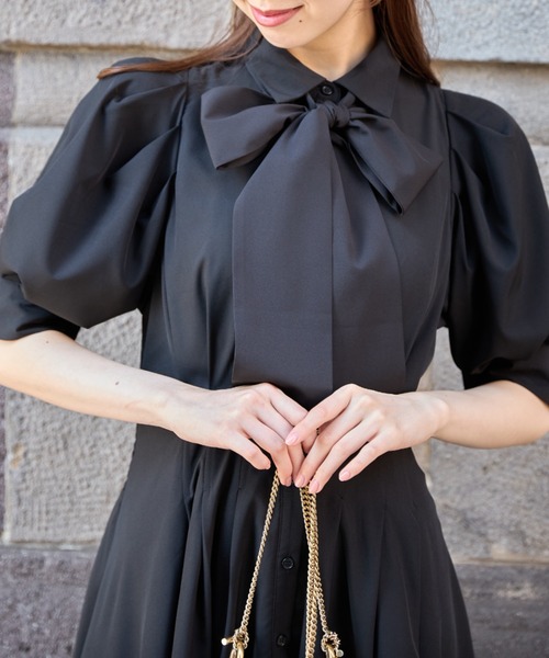 tocco closet（トッコ　クローゼット）の「２ＷＡＹボウタイリボン付きウエストタックバックレースアップワンピース（ワンピース・レディース・ベージュ系その他/グレイッシュブルー/ブラック・M）」の5枚目の写真