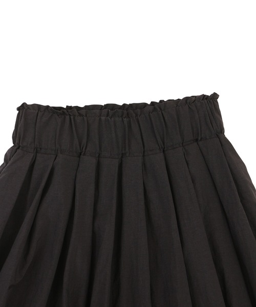 PUNYUS(プニュズ)の「ナイロンフレアロングスカート(スカート・レディース・グリーン/ブルー/ブラック/レッド・4/2/3/1)」の14枚目の写真