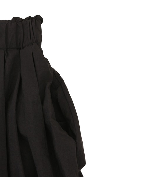 PUNYUS(プニュズ)の「ナイロンフレアロングスカート(スカート・レディース・グリーン/ブルー/ブラック/レッド・4/2/3/1)」の15枚目の写真