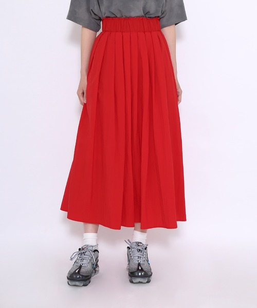 PUNYUS(プニュズ)の「ナイロンフレアロングスカート(スカート・レディース・グリーン/ブルー/ブラック/レッド・4/2/3/1)」の21枚目の写真