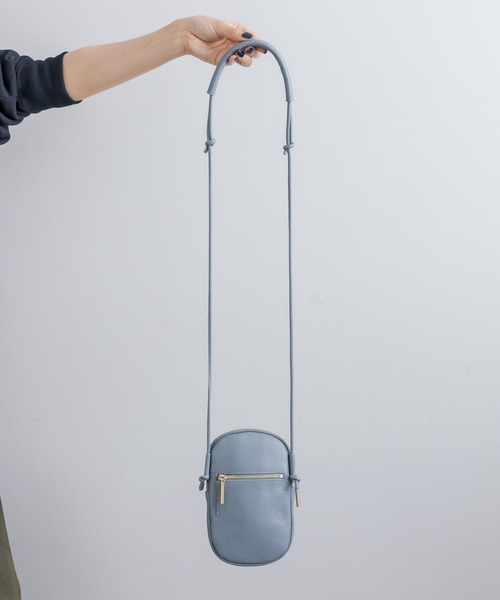 ear PAPILLONNER(イアパピヨネ)の「《牛革》メタルバーモバイルポシェット(ショルダーバッグ・レディース・スカイブルー/ホワイト・FREE)」の5枚目の写真