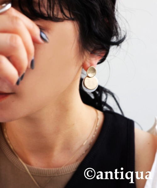 antiqua（アンティカ）の「マットプレートイヤリング（イヤリング・レディース・ゴールド/シルバー・FREE）」の2枚目の写真