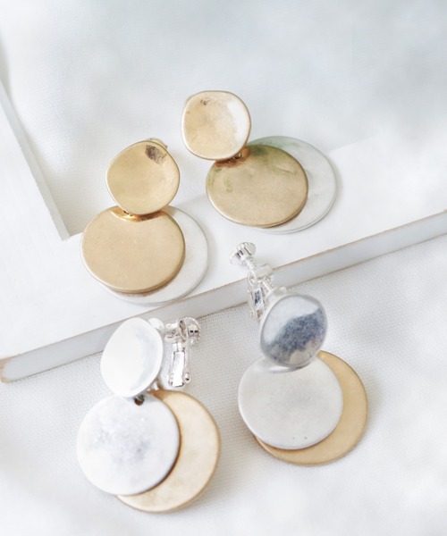 antiqua（アンティカ）の「マットプレートイヤリング（イヤリング・レディース・ゴールド/シルバー・FREE）」の3枚目の写真