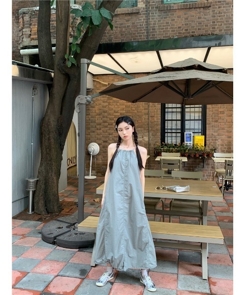 LYEON(リヨン)の「ドロストミリタリーキャミワンピース(ワンピース・レディース・グレー/ブラック・FREE)」の3枚目の写真