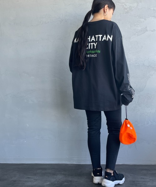 Manhattan Portage（マンハッタンポーテージ）の「[MANHATTAN PORTAGE/マンハッタンポーテージ] 別注 バックプリント ロングスリーブTシャツ（Tシャツ/カットソー・レディース・ブルー/ホワイト/ブラック・S/M/L/XL）」の3枚目の写真