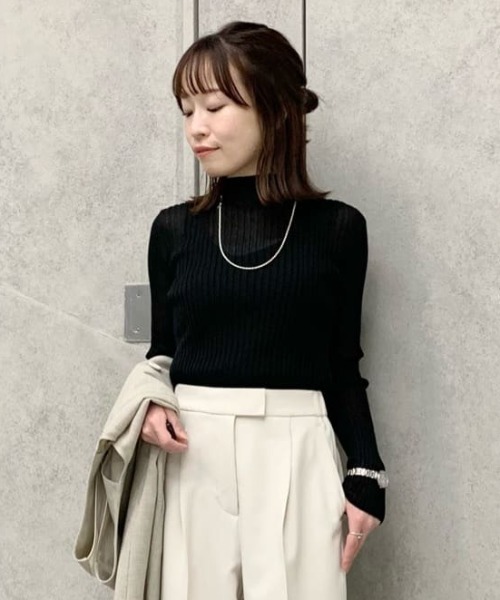 CAST:（キャストコロン）の「【着回し抜群】シアーニットタートル（ニット/セーター・レディース・ブラック/グレー/ホワイト・M）」の2枚目の写真