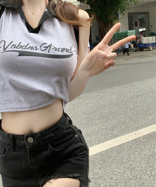 LYEON(リヨン)の「ロゴスキッパートップス(Tシャツ/カットソー・レディース・ネイビー/グレー・FREE)」の9枚目の写真
