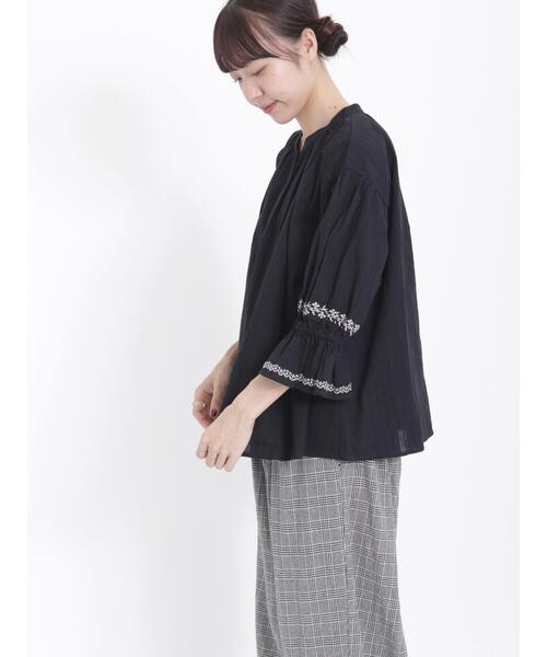 Samansa Mos2(サマンサ モスモス)の「ドビー刺繍ブラウス(シャツ/ブラウス・レディース・ブラック/オリーブ/ブルー/キナリ・F)」の5枚目の写真