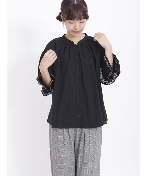Samansa Mos2(サマンサ モスモス)の「ドビー刺繍ブラウス(シャツ/ブラウス・レディース・ブラック/オリーブ/ブルー/キナリ・F)」の9枚目の写真