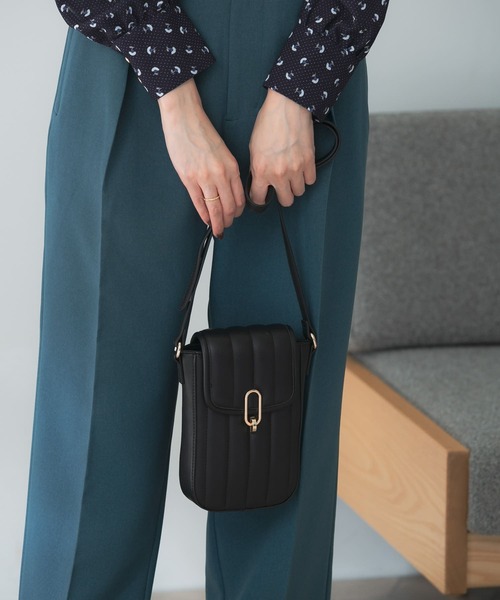 URBAN RESEARCH ROSSO WOMEN(アーバンリサーチ ロッソ)の「キルティングコンパクトポシェット(ショルダーバッグ・レディース・ブラック/グレー系その他・-)」の3枚目の写真