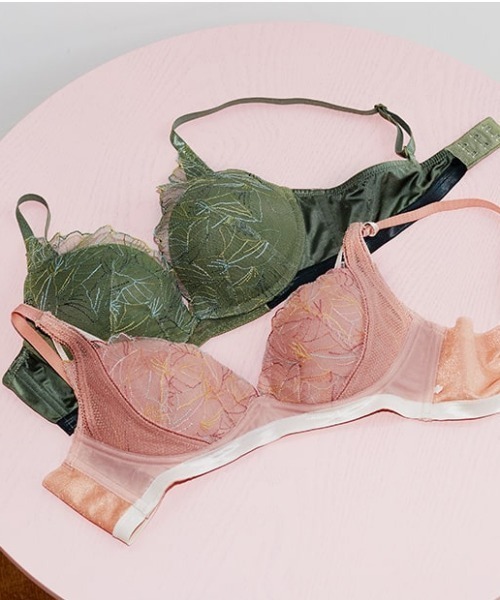 AMOSTYLE BY Triumph(アモスタイルバイトリンプ)の「チャーミングラマー ノンワイヤー ブラジャー イン ザ フォレスト【B,C,Dカップ】 AMST1442 HU2 JX(ブラジャー・レディース・オレンジ/ピンク/グリーン・B75/D65/D70/B70/B65/C75/C70/D75/C65)」の1枚目の写真