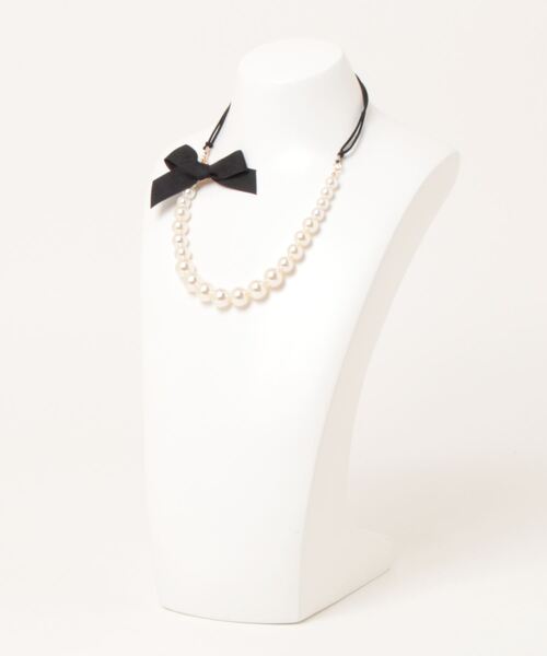 petit main（プティマイン）の「リボンパールネックレス（ネックレス・キッズ・アイボリー/ブラック・FREE）」の3枚目の写真