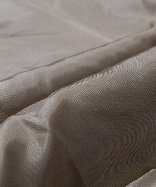 JOHN'S CLOSET(ジョンズクローゼット)の「【40I】エコダウン モンスターパーカー(ミリタリージャケット・メンズ・ベージュ/カーキ/ブラック・LARGE/MEDIUM)」の18枚目の写真