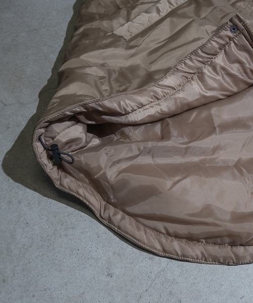 JOHN'S CLOSET(ジョンズクローゼット)の「【40I】エコダウン モンスターパーカー(ミリタリージャケット・メンズ・ベージュ/カーキ/ブラック・LARGE/MEDIUM)」の20枚目の写真