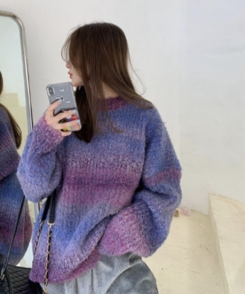 sorule（ソルレ）の「グラデーションブークレオーバーニット（ニット/セーター・レディース・パープル/グレー/カーキ・MEDIUM/LARGE）」の3枚目の写真