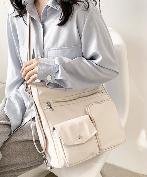 Miniministore(ミニミニストア)の「ナイロンショルダーバッグ 無地 大容量(ショルダーバッグ・レディース・テラコッタ/ブラック/ブルーグレー/アイボリー・FREE)」の2枚目の写真