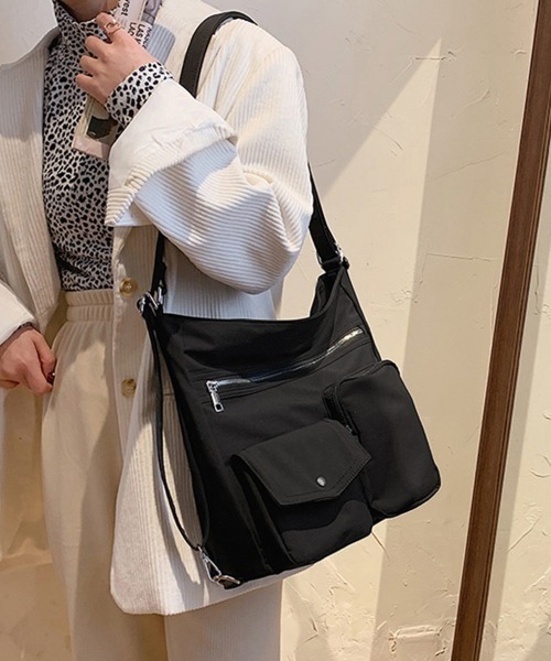 Miniministore(ミニミニストア)の「ナイロンショルダーバッグ 無地 大容量(ショルダーバッグ・レディース・テラコッタ/ブラック/ブルーグレー/アイボリー・FREE)」の22枚目の写真
