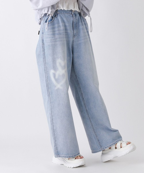 repipi armario(レピピ アルマリオ)の「ハートスプレーホックデニム(デニムパンツ・キッズ・ライトブルー・LARGE/MEDIUM/SMALL)」の13枚目の写真