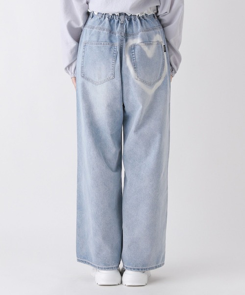 repipi armario(レピピ アルマリオ)の「ハートスプレーホックデニム(デニムパンツ・キッズ・ライトブルー・LARGE/MEDIUM/SMALL)」の11枚目の写真