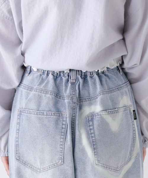 repipi armario(レピピ アルマリオ)の「ハートスプレーホックデニム(デニムパンツ・キッズ・ライトブルー・LARGE/MEDIUM/SMALL)」の5枚目の写真
