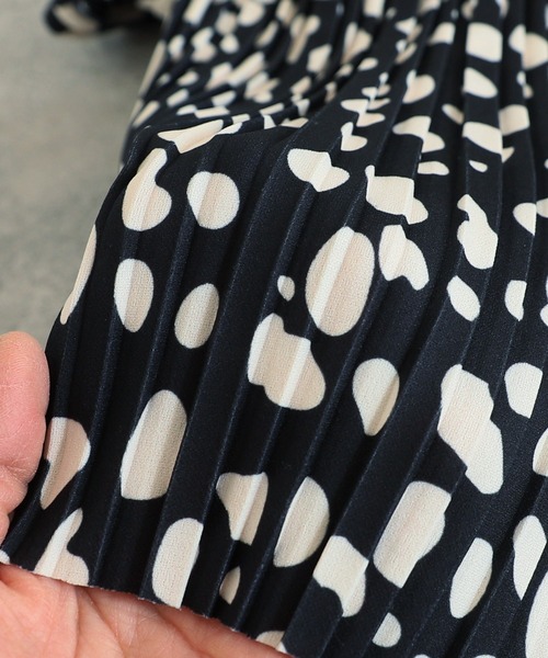 reca(レカ)の「ヒョウ&ダルメシアン柄プリーツパンツ(その他パンツ・レディース・ブラック系その他/アイボリー/ブラック・L/M)」の5枚目の写真