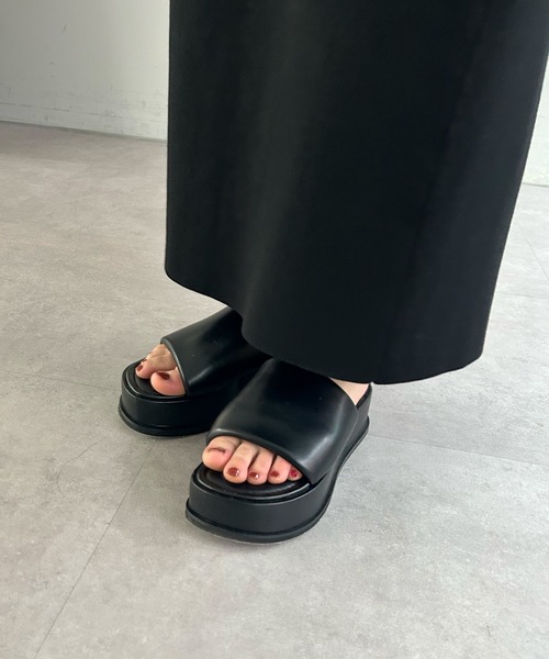 【破格】shenery パフィーサンダル 37サイズ SHENERY（シーナリー）の「パフィーサンダル（サンダル）」 - WEAR