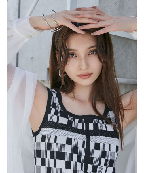 MURUA（ムルーア）の「変形アートバングル（バングル/リストバンド・レディース・ゴールド/シルバー・FREE）」の2枚目の写真