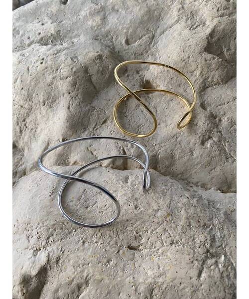 MURUA（ムルーア）の「変形アートバングル（バングル/リストバンド・レディース・ゴールド/シルバー・FREE）」の3枚目の写真