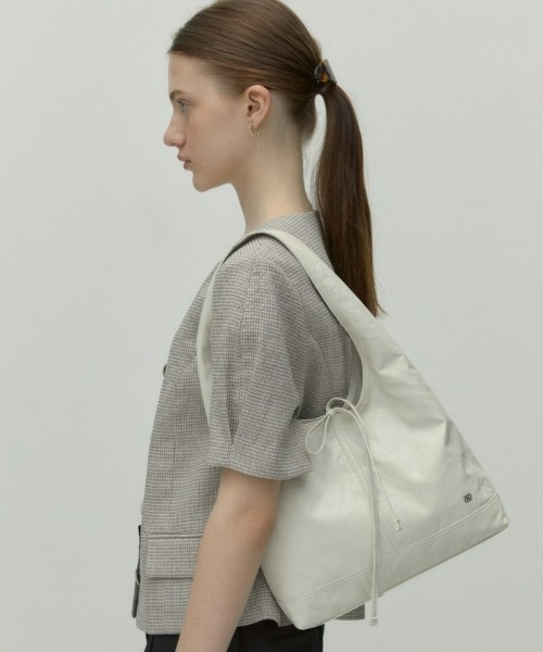 depound(デパウンド)の「pino bag (hobo) M(ショルダーバッグ・レディース・ブラック/アイボリー・FREE)」の1枚目の写真