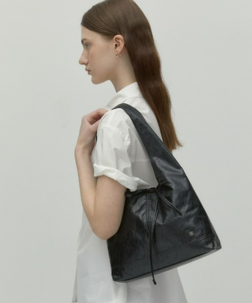 depound(デパウンド)の「pino bag (hobo) M(ショルダーバッグ・レディース・ブラック/アイボリー・FREE)」の2枚目の写真