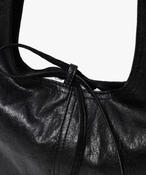 depound(デパウンド)の「pino bag (hobo) M(ショルダーバッグ・レディース・ブラック/アイボリー・FREE)」の21枚目の写真