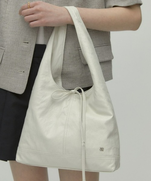 depound(デパウンド)の「pino bag (hobo) M(ショルダーバッグ・レディース・ブラック/アイボリー・FREE)」の9枚目の写真