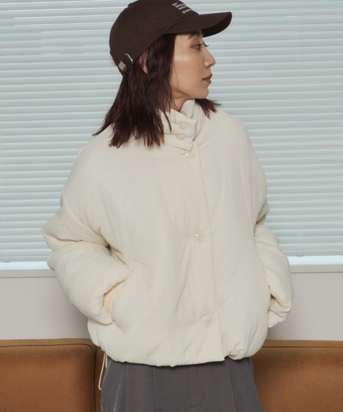 Auntie Rosa Holiday（アンティローザホリデー）の「3WAY中綿クロップドブルゾン（ダウンジャケット/コート・レディース・ブラック/アイボリー・FREE）」の18枚目の写真