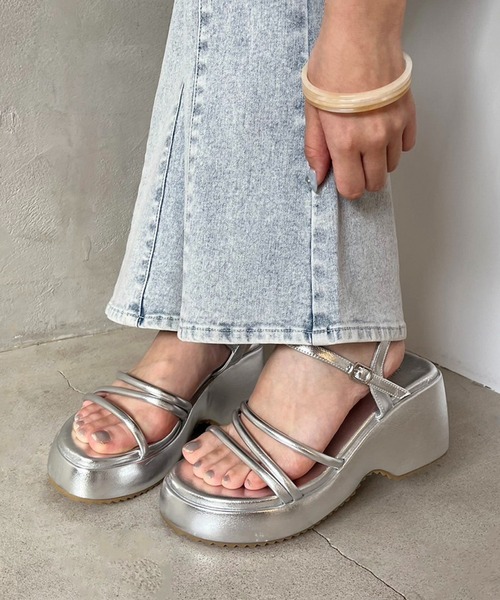 one after another NICE CLAUP(ワンアフターアナザーナイスクラップ)の「モールドチューブサンダル(サンダル・レディース・シルバー/ブラック/アイボリー・L/M/S)」の3枚目の写真