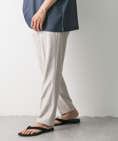 URBAN RESEARCH DOORS（アーバンリサーチドアーズ）の「TRツイルテーパードトラウザー（その他パンツ・メンズ・ブラック/ベージュ系その他/ブルー系その他/モカ/グレー・SMALL/LARGE/MEDIUM）」の7枚目の写真