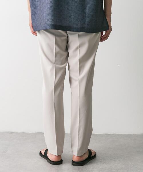 URBAN RESEARCH DOORS(アーバンリサーチドアーズ)の「TRツイルテーパードトラウザー(その他パンツ・メンズ・ブラック/ベージュ系その他/ブルー系その他/モカ/グレー・SMALL/LARGE/MEDIUM)」の15枚目の写真