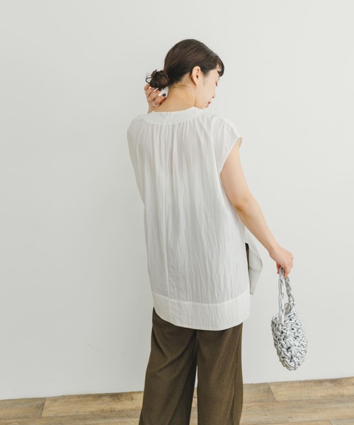 ITEMS URBANRESEARCH（アイテムズ アーバンリサーチ）の「サイドスリットフレンチブラウス（シャツ/ブラウス・レディース・モカ/ネイビー/オフホワイト・FREE）」の6枚目の写真