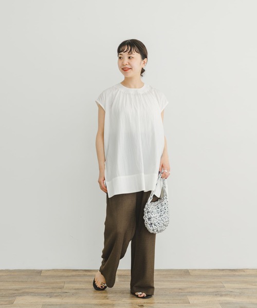 ITEMS URBANRESEARCH（アイテムズ アーバンリサーチ）の「サイドスリットフレンチブラウス（シャツ/ブラウス・レディース・モカ/ネイビー/オフホワイト・FREE）」の8枚目の写真