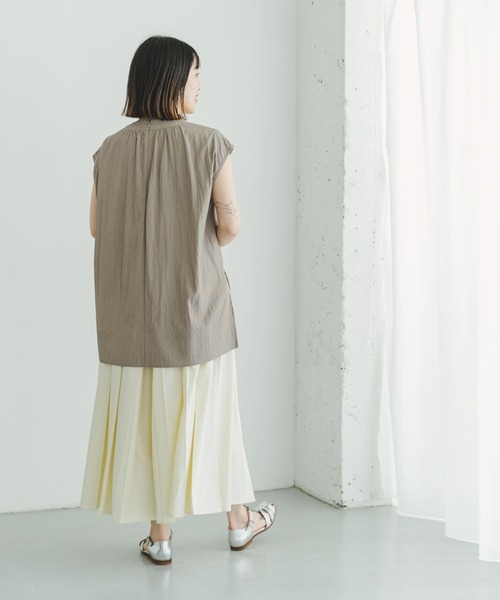 ITEMS URBANRESEARCH（アイテムズ アーバンリサーチ）の「サイドスリットフレンチブラウス（シャツ/ブラウス・レディース・モカ/ネイビー/オフホワイト・FREE）」の19枚目の写真