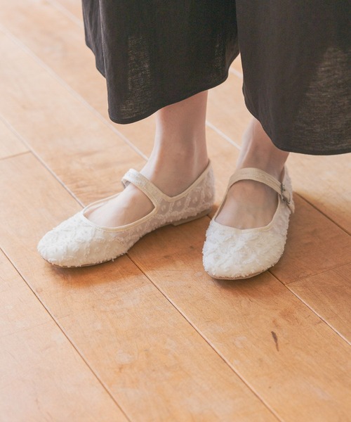 studio CLIP(スタディオクリップ)の「シアーワンストラップフラットシューズ(ドレスシューズ・レディース・ブラック/オフホワイト・MEDIUM/LARGE)」の4枚目の写真