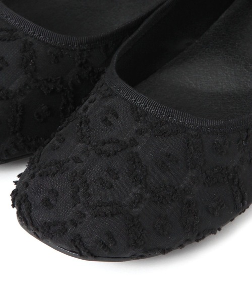 studio CLIP(スタディオクリップ)の「シアーワンストラップフラットシューズ(ドレスシューズ・レディース・ブラック/オフホワイト・MEDIUM/LARGE)」の15枚目の写真