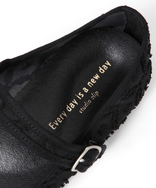 studio CLIP(スタディオクリップ)の「シアーワンストラップフラットシューズ(ドレスシューズ・レディース・ブラック/オフホワイト・MEDIUM/LARGE)」の19枚目の写真