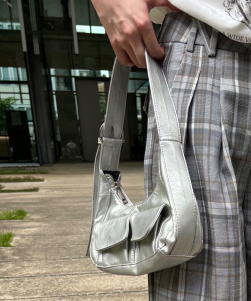 Birthday room（バースデイルーム）の「2ポケットハンドバッグ（ハンドバッグ・レディース・シルバー/ブラック・FREE）」の9枚目の写真